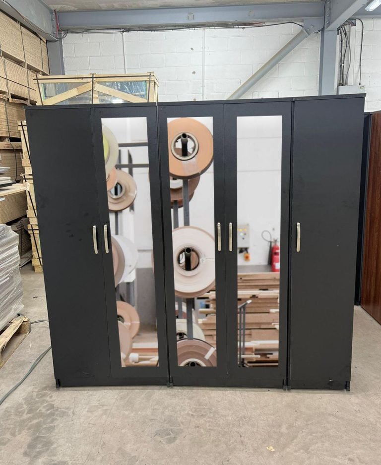 5 Door Mirrored Wardrobe 2 Classic 5 door mirrored wardrobe with 3 mirrors