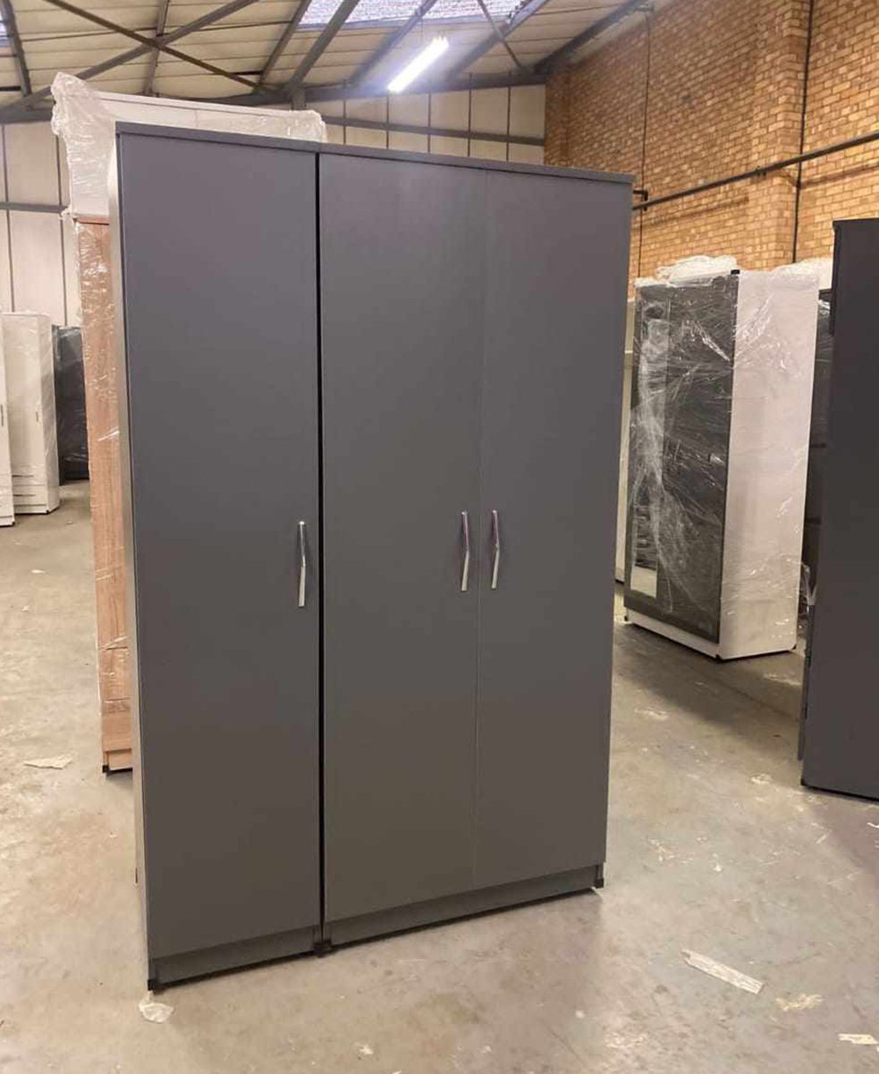 Elegant 3 door plain wardrobe 1 Elegant 3 door plain wardrobe
