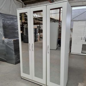 3 door wardrobe with mirror